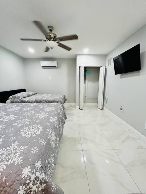 Grey Novo Studio + Free-Parking&Wifi Tampa Exterior photo
