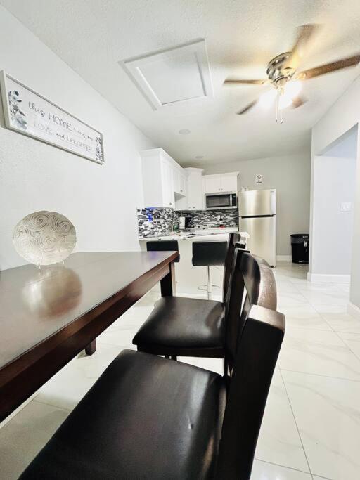 Grey Novo Studio + Free-Parking&Wifi Tampa Exterior photo